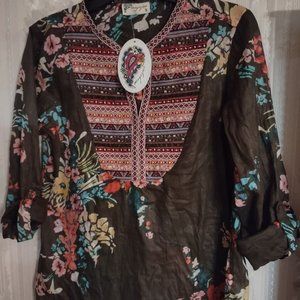 Magazine brand women's embroidered top